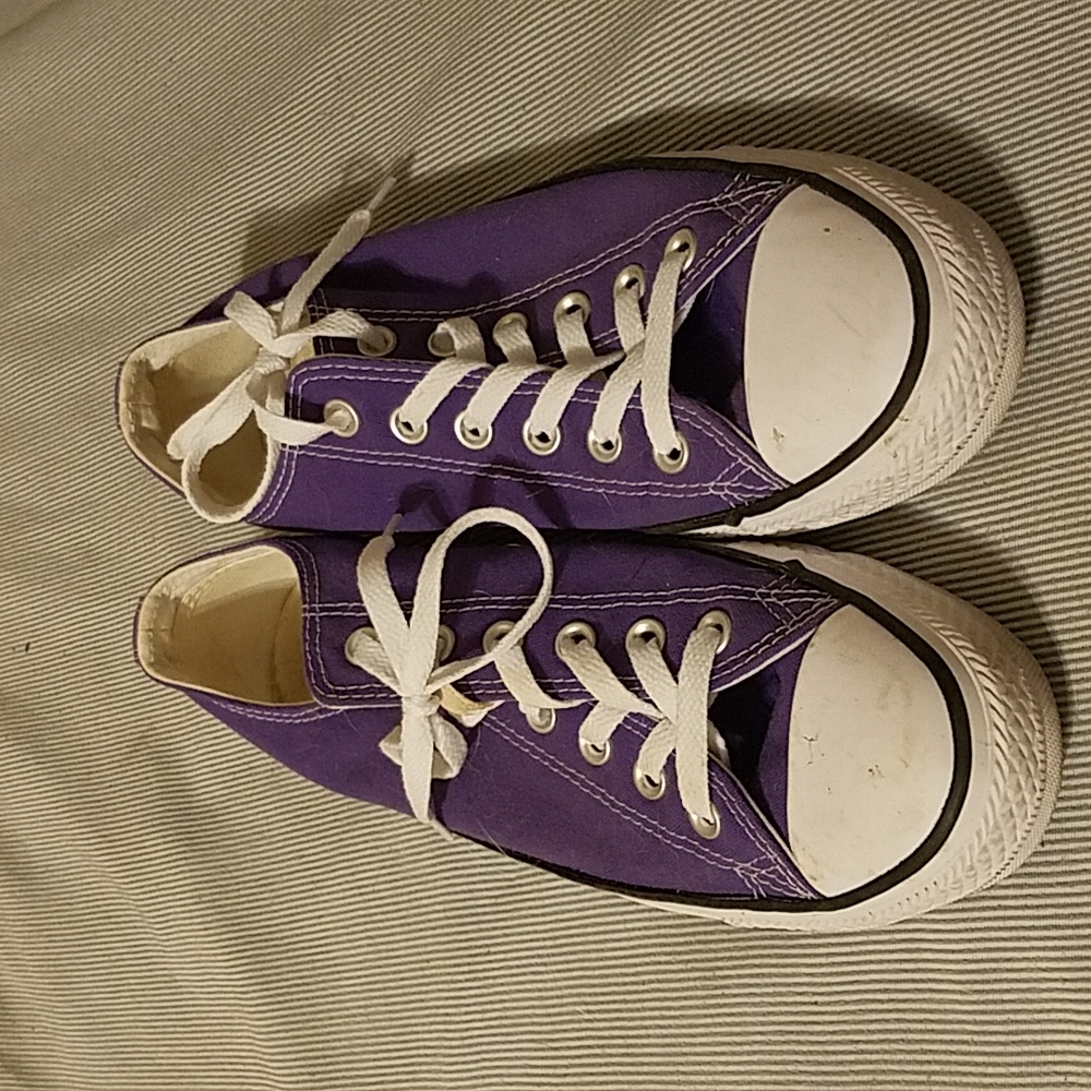 Womens size 8 purple converse